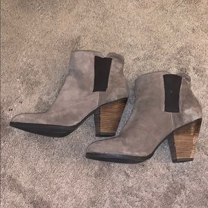 Vince Camuto Tan Suede booties size 10